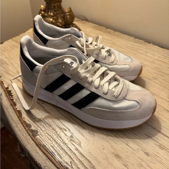 Adidas Cloud Comfort White and Black Classic Sneakers. Sz 9.5 - Picture 1 of 7